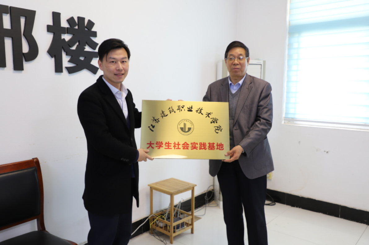 校外辅导“加油站”，高校社会实践基地实现“校地共建”